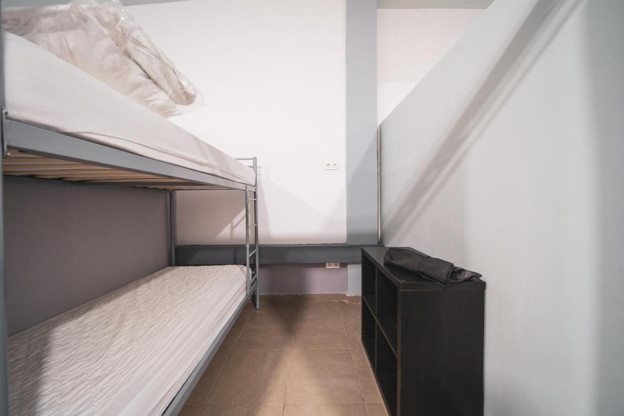 Albergue Barullo - Cubiculos - Literas - Habitaciones Sarria Bagian luar foto